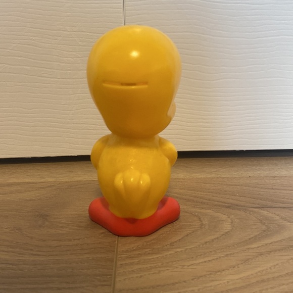 Warner Brothers Tweety Bird Bank 1976
Vintage Dakin Made in Korea 6" Plastic - Picture 2 of 3